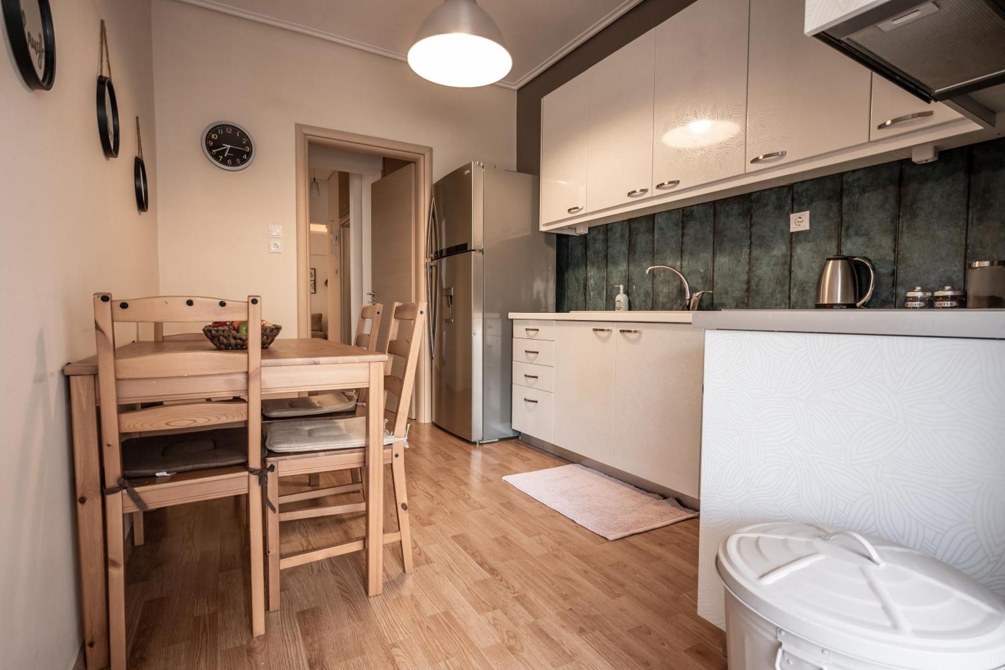 Central Escape Appartement Kalamáta Buitenkant foto