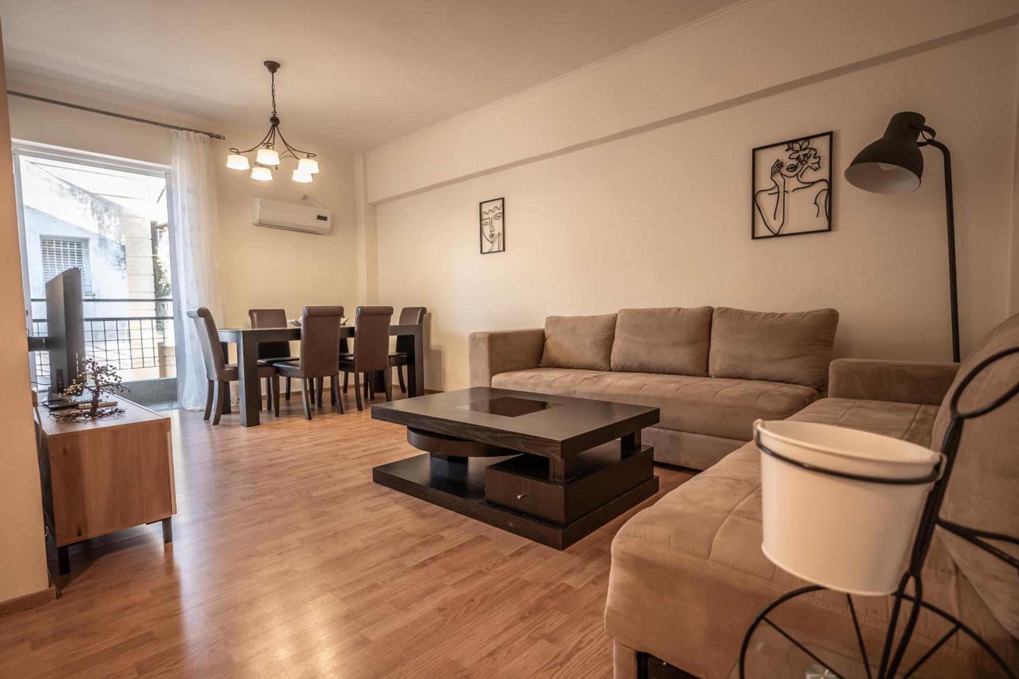 Central Escape Appartement Kalamáta Buitenkant foto