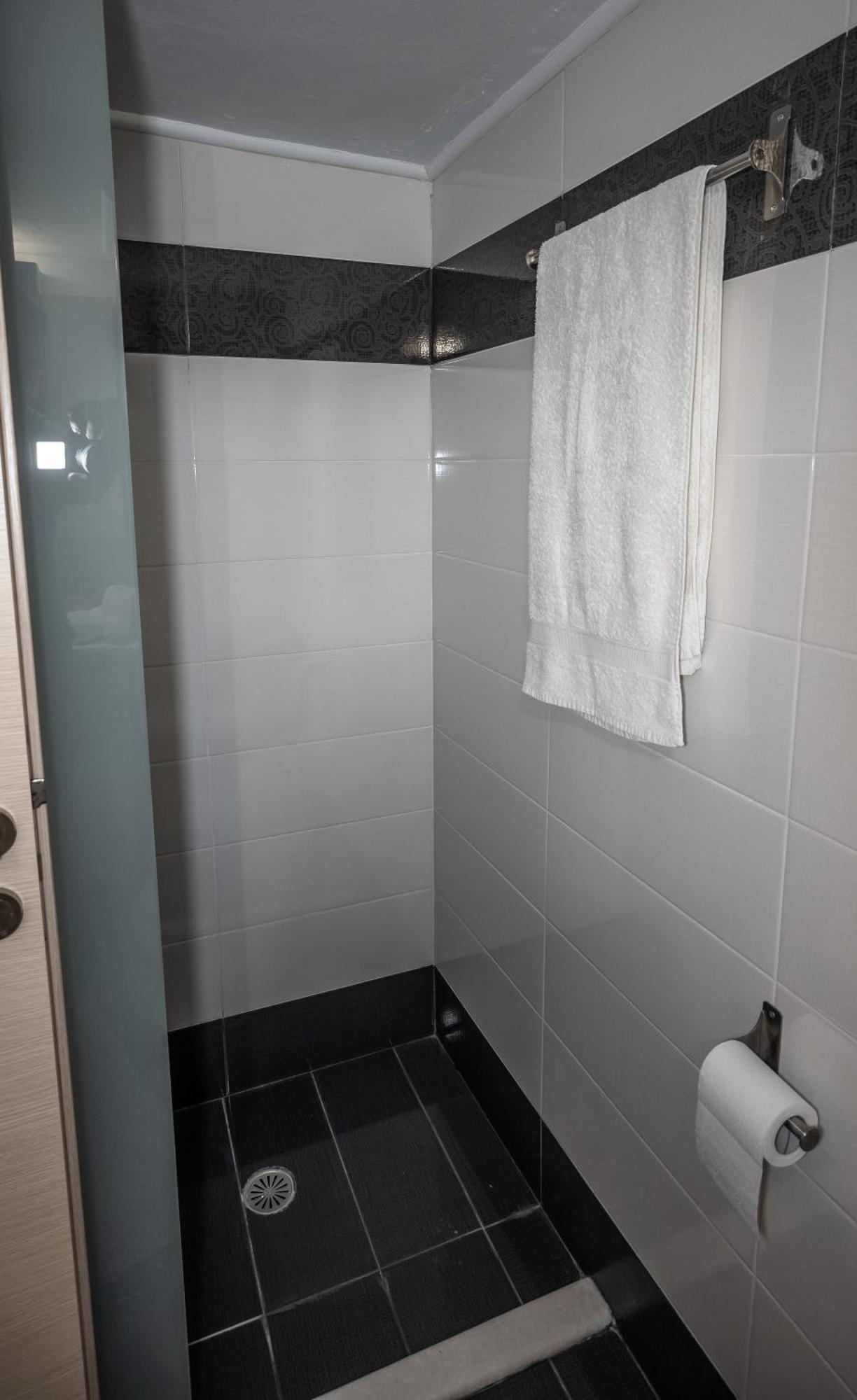 Central Escape Appartement Kalamáta Buitenkant foto