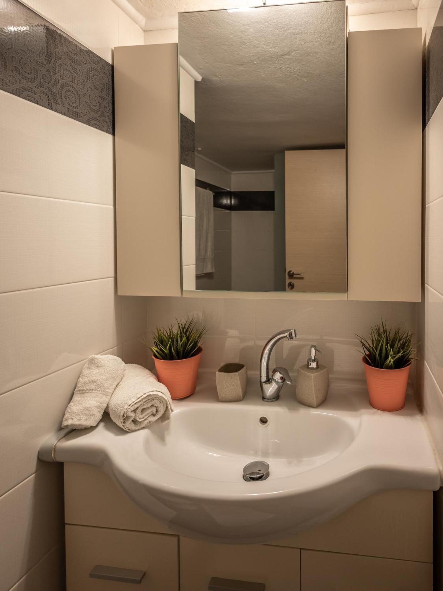 Central Escape Appartement Kalamáta Buitenkant foto
